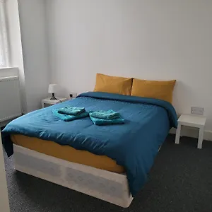 Lovely 2-bed Fully Refurbished House In Holiday home