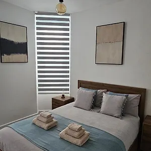 Tower Bridge Spacious King Bedroom With Extra Large Windows Homestay