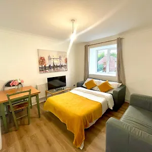 2 Bed Flat Privite In Canada Water Apartment